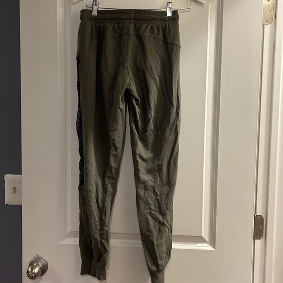 Garage Xs green black mesh on side drawstring joggers - Picture 4 of 5